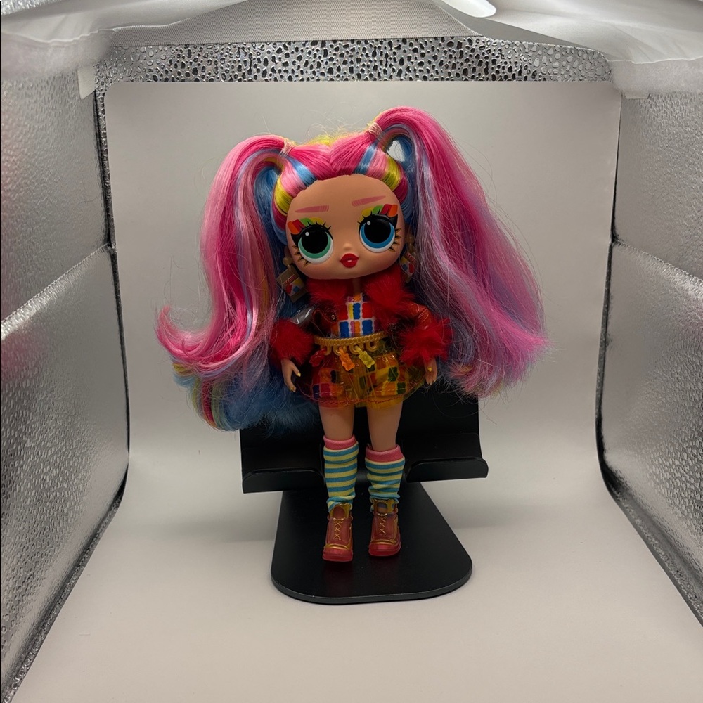 L.O.L. Surprise! Tween Rainbow Pop Doll with Pink, Blue & Yellow Hair - Picture 2 of 12